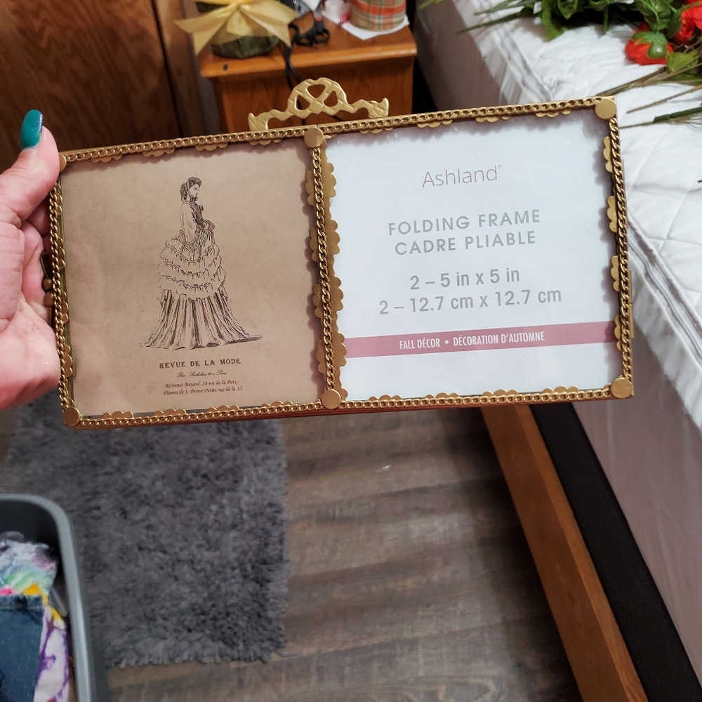 Picture Frame Gold Glass Antique looking